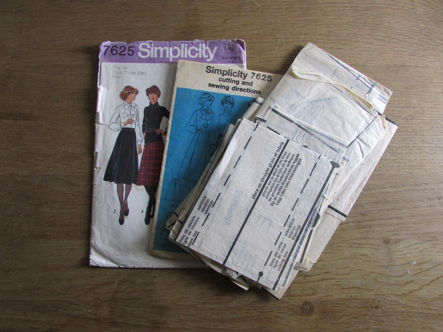 Part cut 1976 Simplicity 7625 sewing pattern for misses' skirt, size 14 (complete)