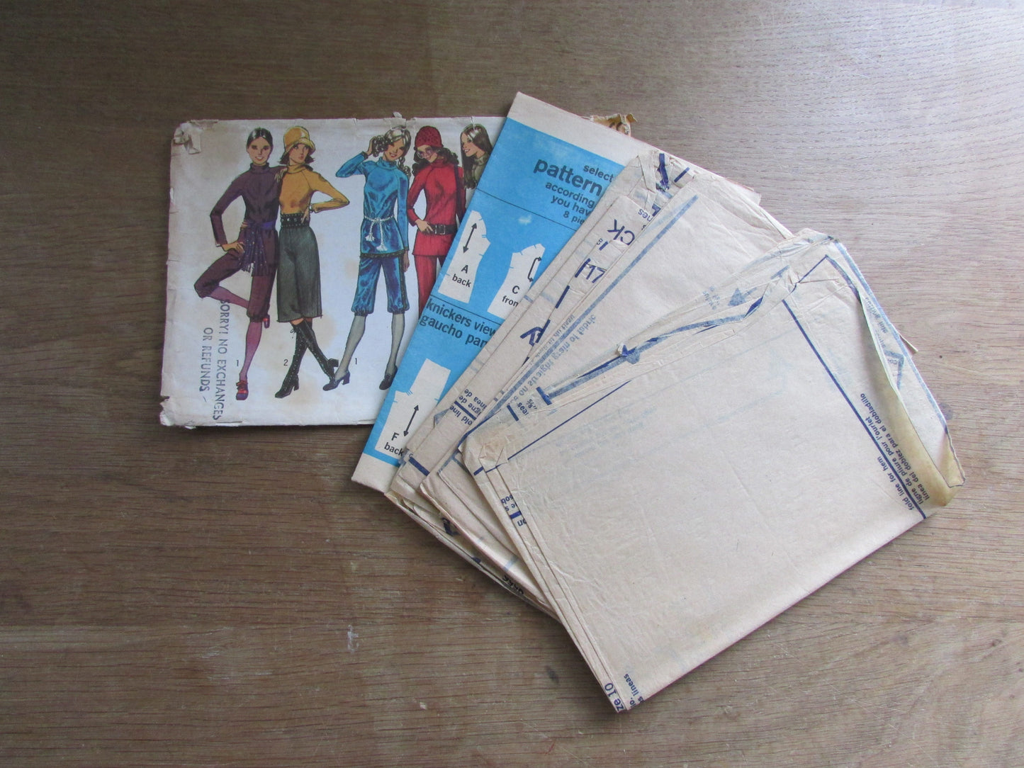 Used 1971 Simplicity 9556 sewing pattern for misses' pants, knickers or gaucho pants & top, size 10 (complete)