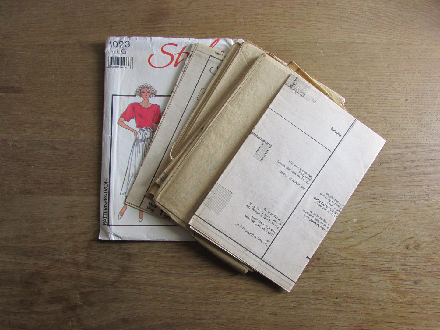 Part cut 1990s Style 1023 sewing pattern for misses' set of skirts, size 16/18 (complete)