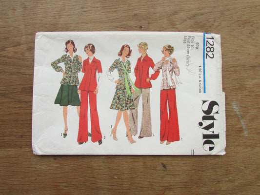 Part cut 1975 Style 1282 sewing pattern for misses' tunic, skirt & trousers, size 10 (complete)