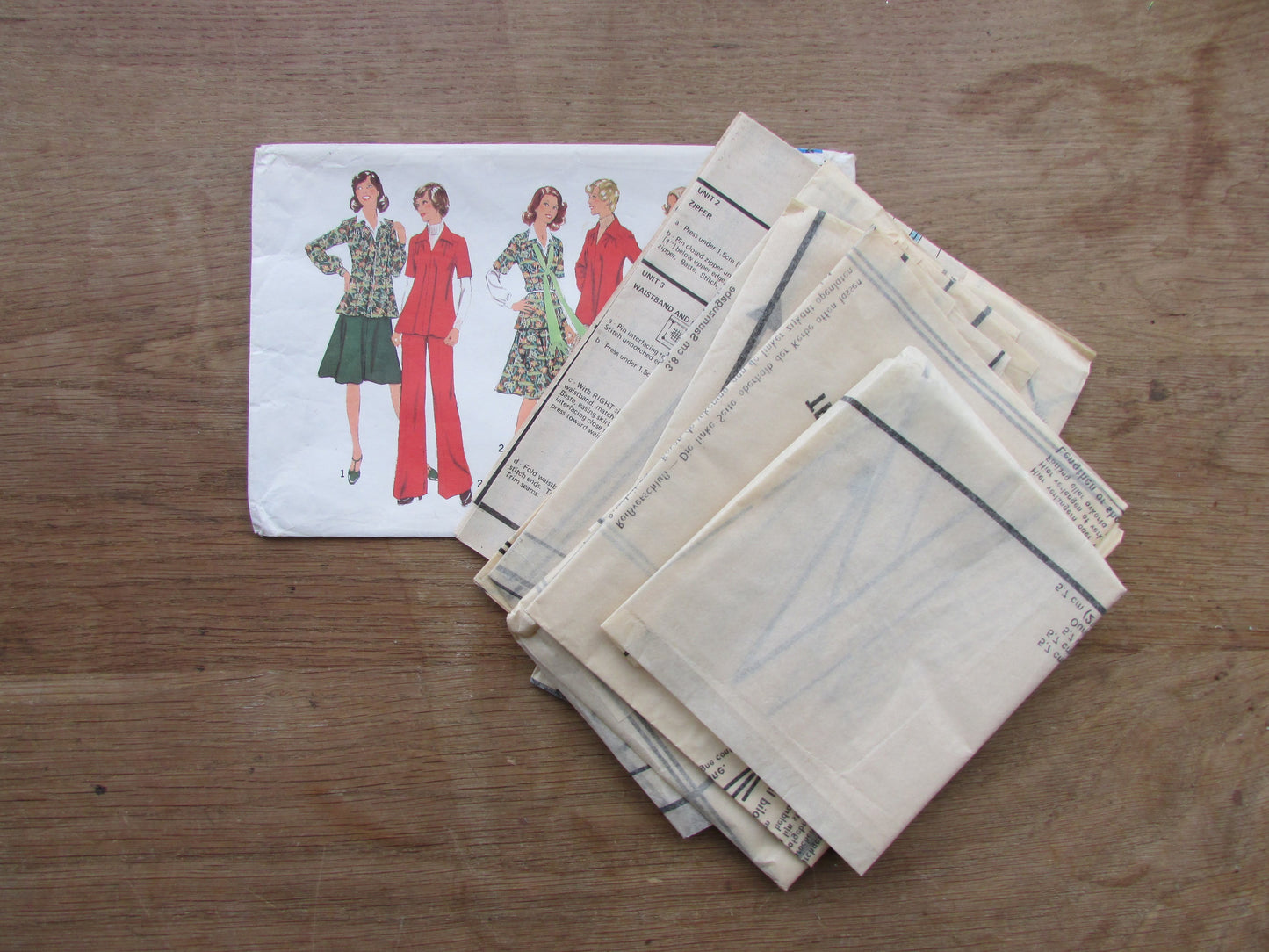 Part cut 1975 Style 1282 sewing pattern for misses' tunic, skirt & trousers, size 10 (complete)