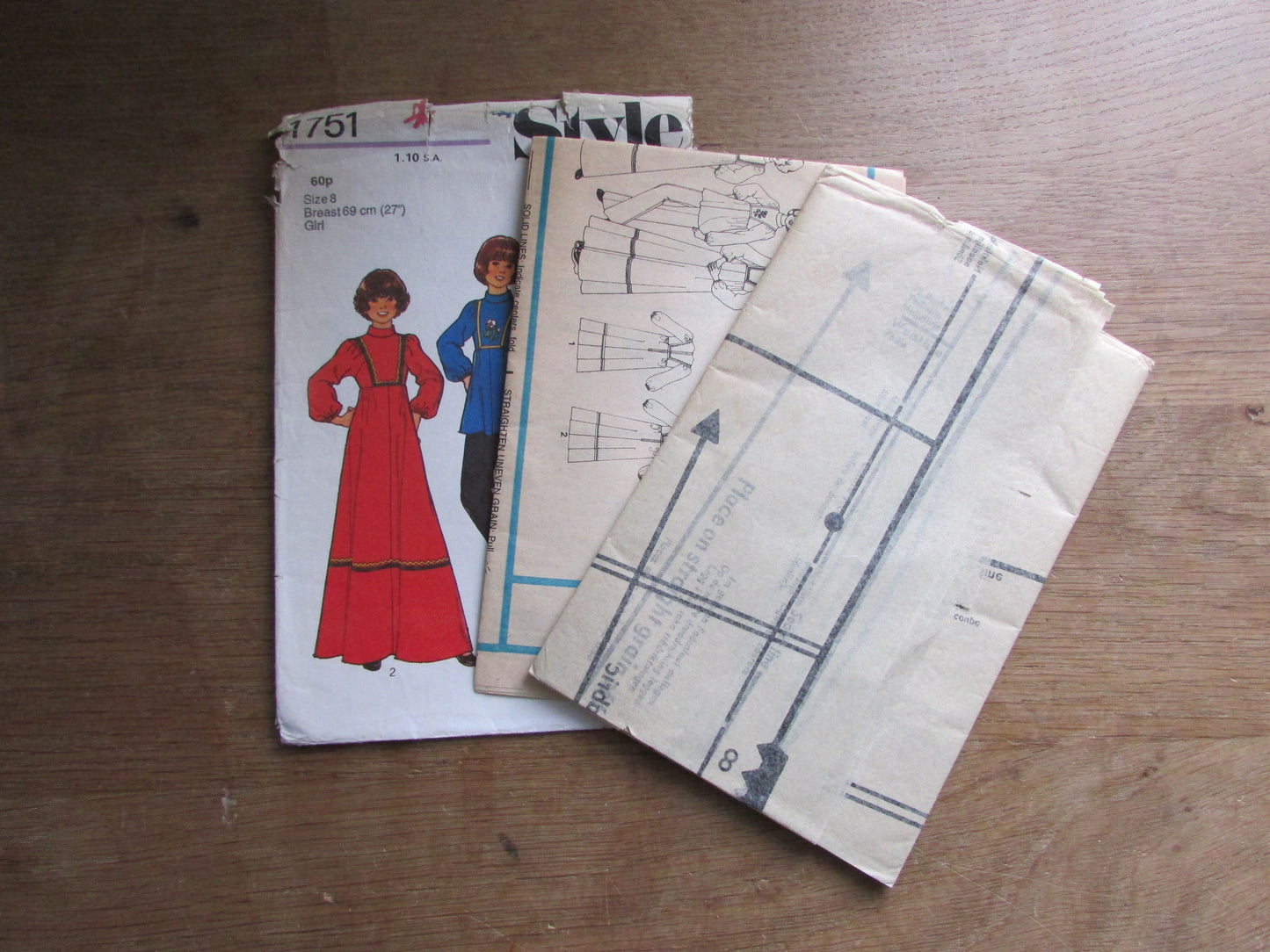 Uncut 1970s Style 1751 sewing pattern for girls' dress or top, size 8 (complete)