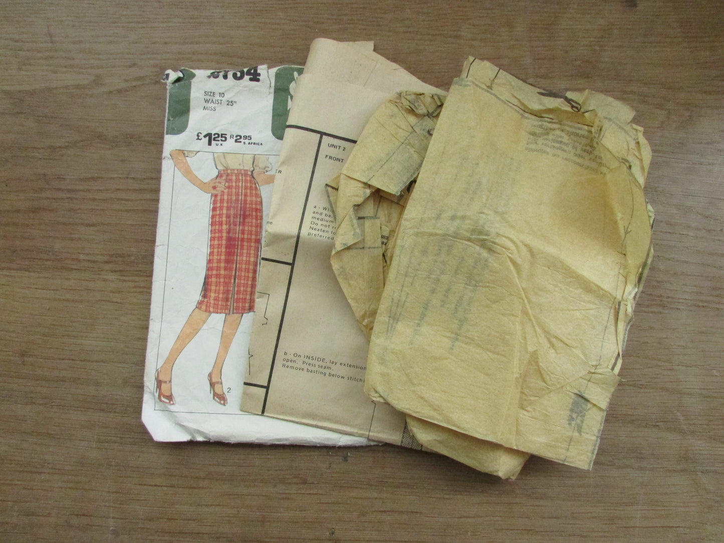 Part cut 1979 Style 2754 sewing pattern for misses' skirt, size 10 (complete)