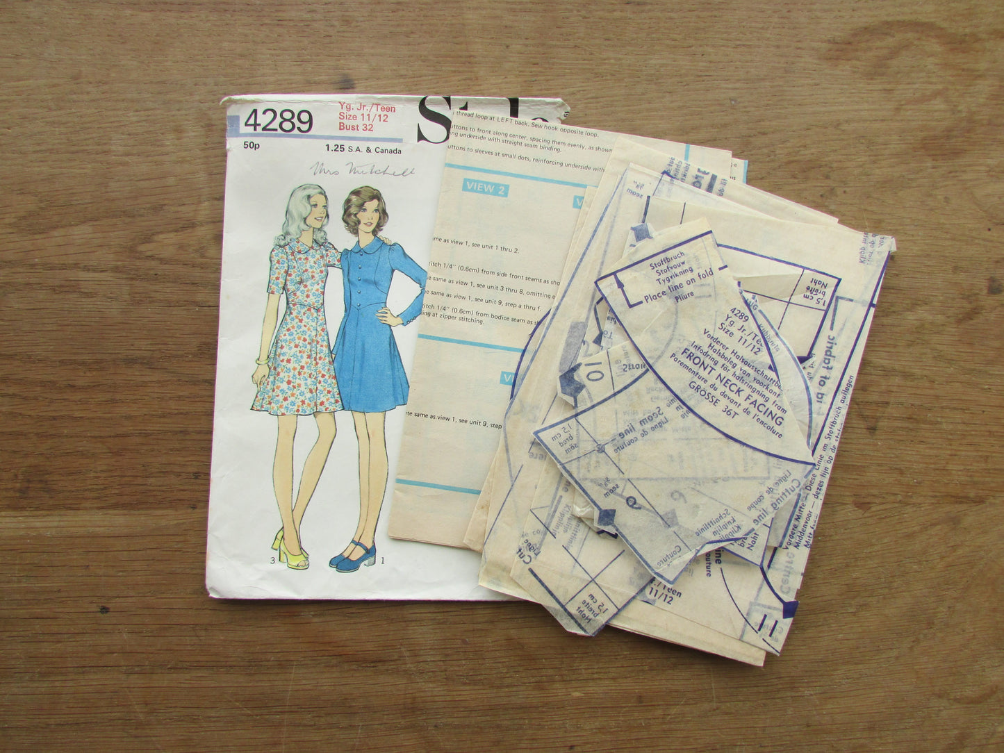 Part cut 1973 Style 4289 sewing pattern for young junior/teen's dress, size 11/12 (complete)