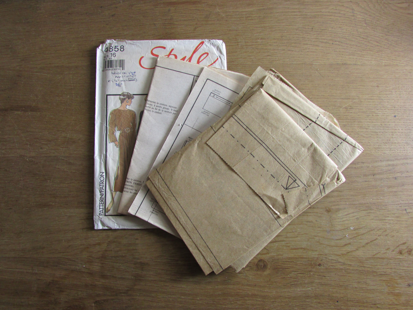 Part cut 1986 Style 4858 sewing pattern for misses' set of skirts, size 16 (see description below)