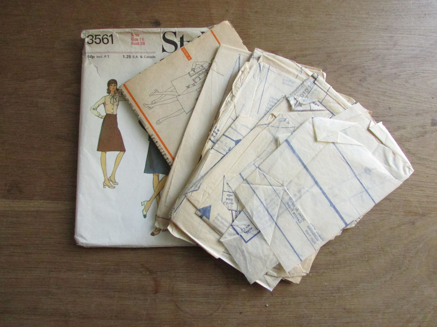 Part cut 1972 Style 3561 sewing pattern for misses' jacket, skirt & blouse, size 16 (complete)