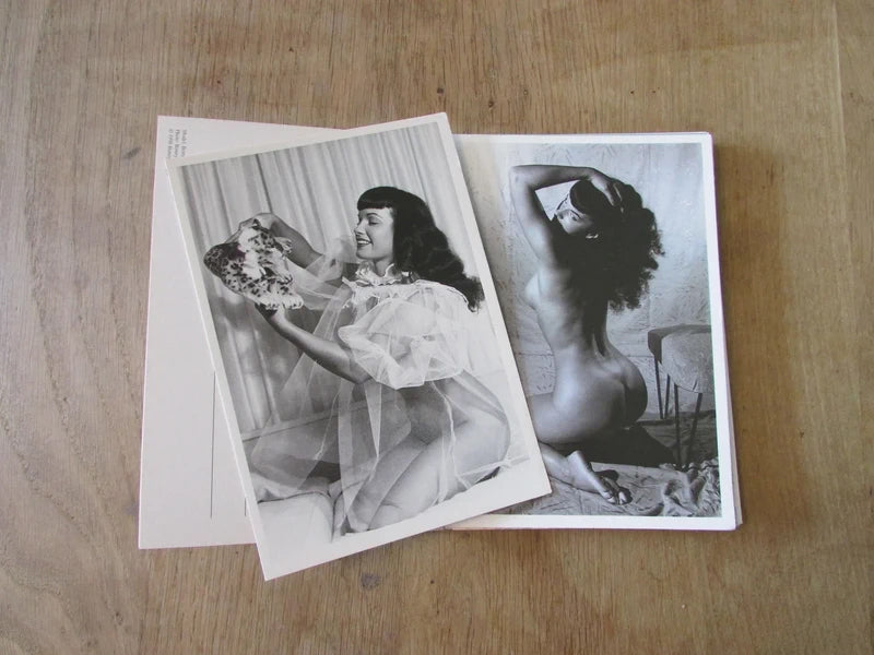 1996 collectable Taschen Betty Page by Bunny Yeager 30 postcard set