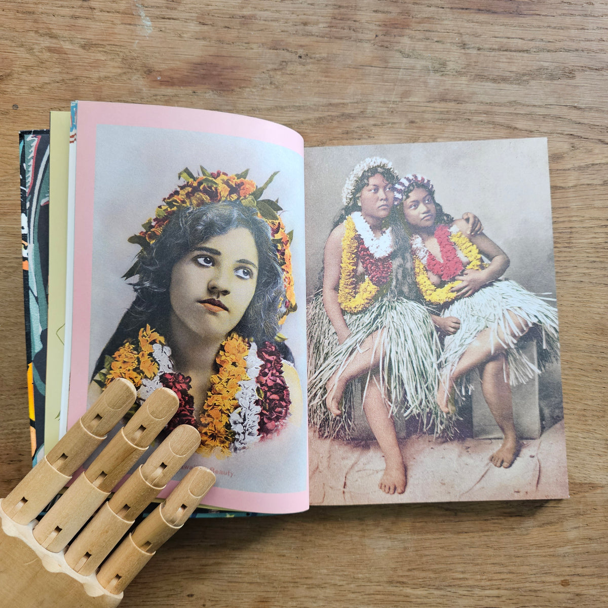 Taschen Icons; Hula. Vintage Hawaiian Graphics, by Jim Heimann (Softback, 2003)