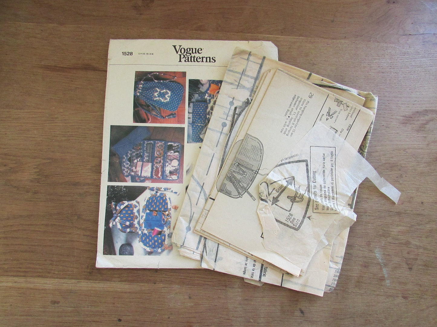 Part cut 1970s Vogue 1528 sewing pattern for travel accessories (see description below)