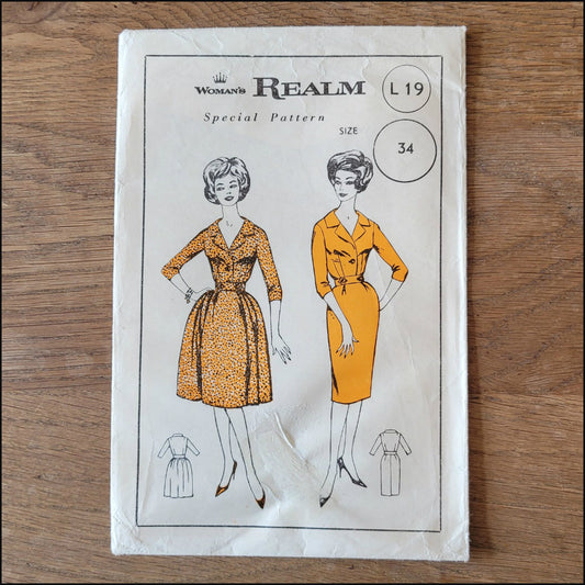 Uncut vintage Woman's Realm L19 sewing pattern for autumn dresses, size S (complete)